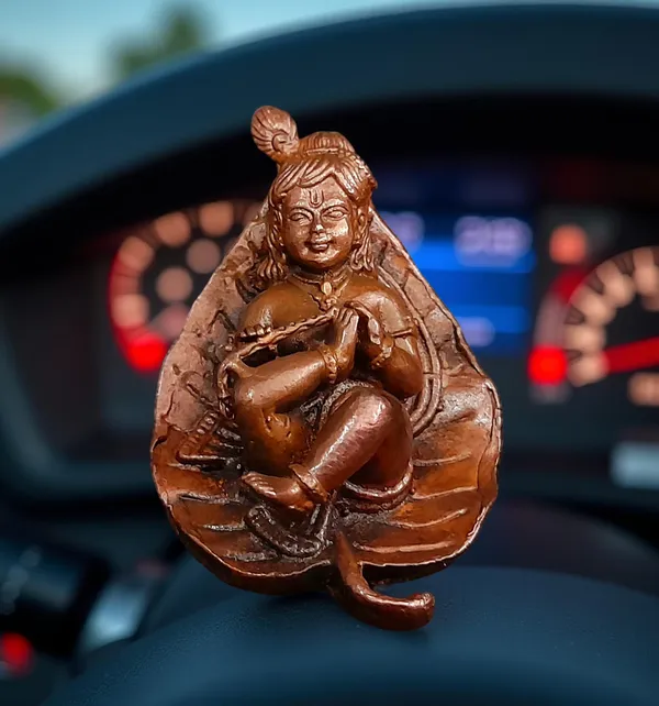 Brownish-Orange_Copper_Idols,_6_Cm,_Handmade_Bal_Krishna_Lying_In_Banyan_Leaf_82_Gram,_Patina_Antique_Finish,_Pack_Of_1_Piece