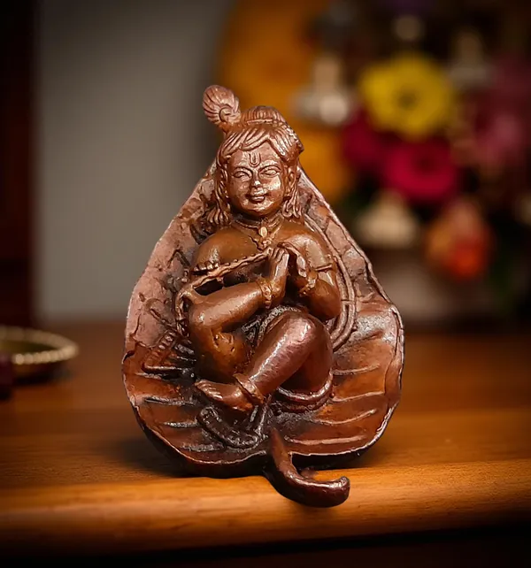Brownish-Orange_Copper_Idols,_6_Cm,_Handmade_Bal_Krishna_Lying_In_Banyan_Leaf_82_Gram,_Patina_Antique_Finish,_Pack_Of_1_Piece