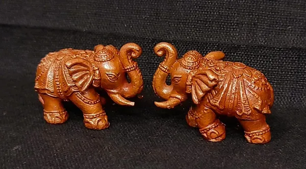 Antique_Copper_Idols_India,_1_Inches,_Handmade_Paired_Elephant_Idol_60_Gram,_Patina_Antique_Finish,_Pack_Of_2_Piece