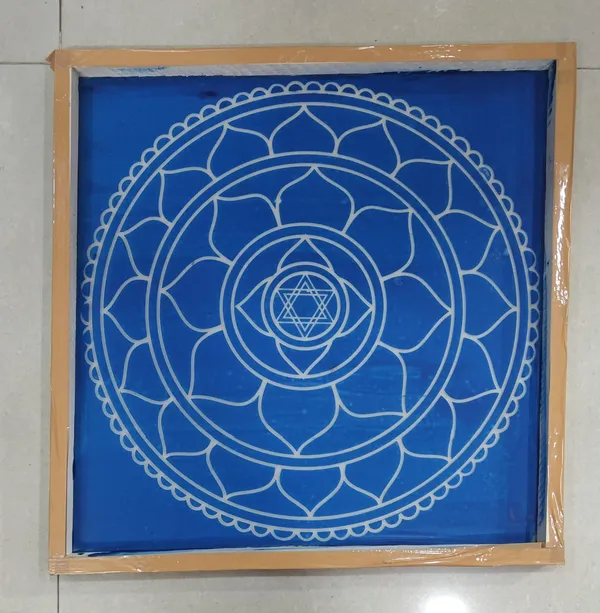 Sri_Yantra_Model_3__Rangoli_Design_Stencil_Wooden_Frame_pack_of_1_piece