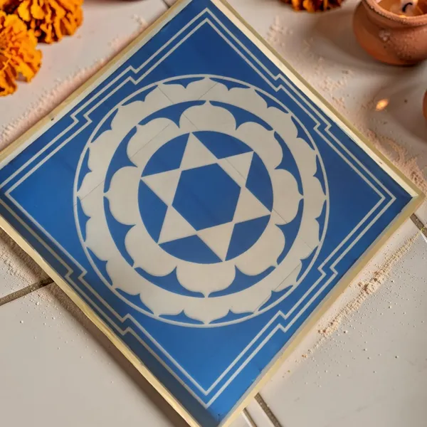 Sudarasana_Yantra_Rangoli_Design_Stencil_Wooden_Frame_pack_of_1_piece