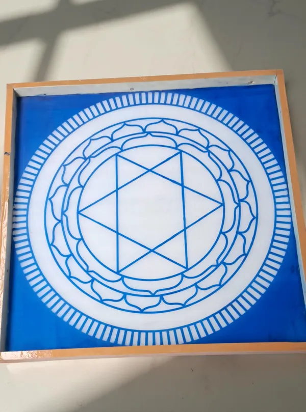 Sudarshana_Mandala_1_Rangoli_Design_Stencil_Wooden_Frame_pack_of_1_piece