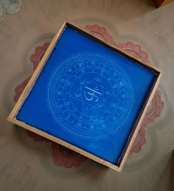 Sudarshana_Mandala_2_Yantra_Rangoli_Design_Stencil_Wooden_Frame_pack_of_1_piece