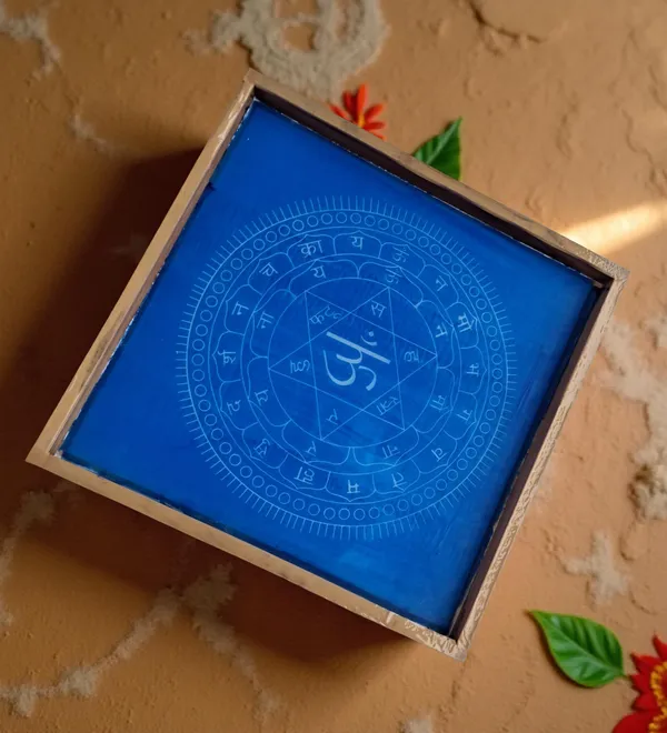 Sudarshana_Mandala_2_Yantra_Rangoli_Design_Stencil_Wooden_Frame_pack_of_1_piece