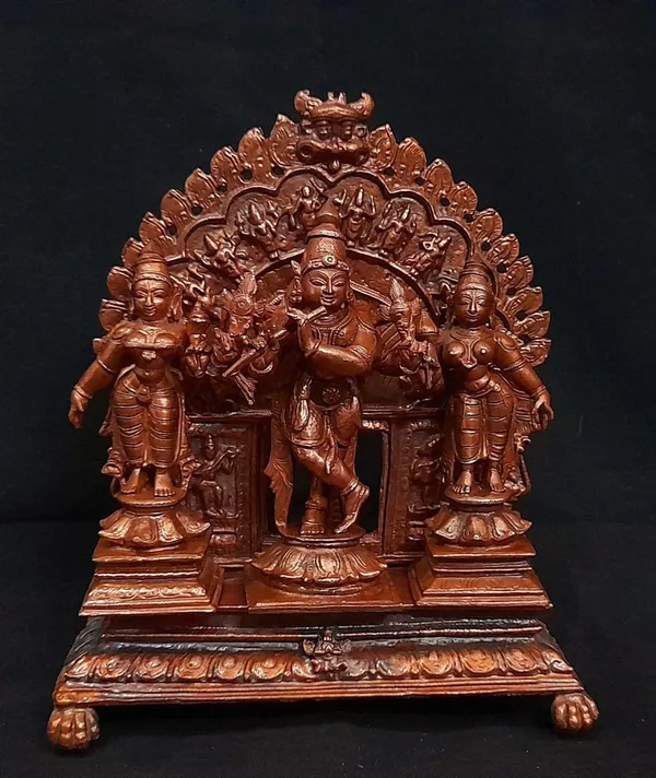 Brownish-Orange_Copper_Idols_Of_God_Venugopala_With_Sridevi_And_Bhudevi_With_Dasavadhara_Prabhavali,_7.2_Inches,_1.72_Kg,_Patina_Antique_Finish,_Pack_Of_4_Piece