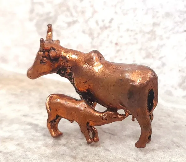 Brownish-Orange_Copper_Idols,_0.9_Inches,_Handmade_Cow_With_Calf,_16G,_Patina_Antique_Finish,_Pack_Of_1_Piece