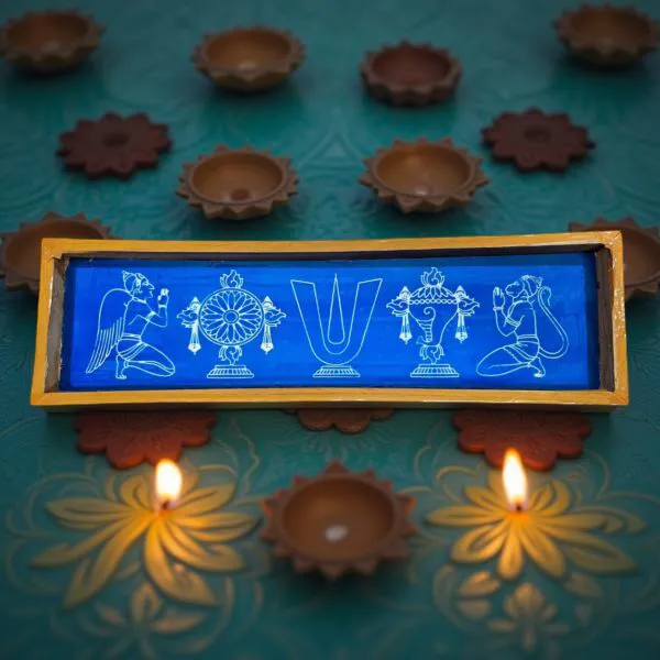 Searchers_Paradise_Shankh_Chakra_Namah_Hanuman_and_Garuda_Border_Rangoli_Stencil_Wooden17x5_Inches_Pack_of_1_Piece