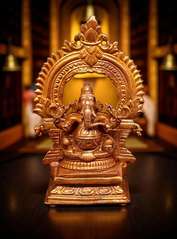 Brownish-Orange_Copper_Idols_Of_God_Little_Ganesh_With_Prabhavalli,_3_Inches,_100G,_Patina_Antique_Finish,_Pack_Of_1_Piece