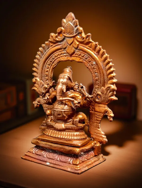 Brownish-Orange_Copper_Idols_Of_God_Little_Ganesh_With_Prabhavalli,_3_Inches,_100G,_Patina_Antique_Finish,_Pack_Of_1_Piece