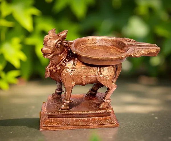 Brownish-Orange_Copper_Idols_Of_God_Nandhi_With_Abishekam_Plate,_2.7_Inches,_320G,_Patina_Antique_Finish,_Pack_Of_1_Piece