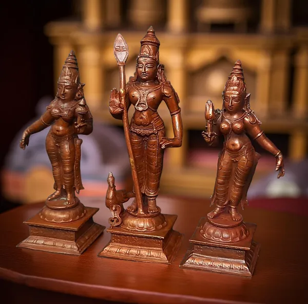 Brownish-Orange_Copper_Idols_Of_God_Murugar_With_Valli_And_Deivanani,_6.2_Inches,_1.36_Kg,_Patina_Antique_Finish,_Pack_Of_3_Piece