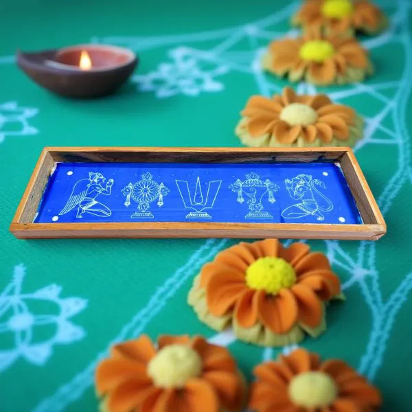 Searchers_Paradise_Thenkalai_Shankh_Chakra_Namah_Hanuman_and_Garuda_Border_Rangoli_Stencil_Wooden_17x5_Inches_Pack_of_1_Piece