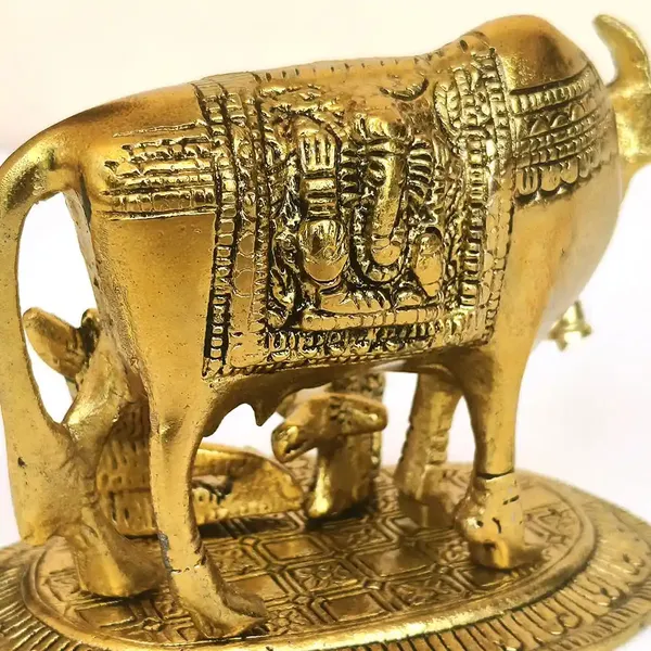 Divine_Kamdhenu_Cow_And_Calf_Showpiece_With_Makhan_Chor_Laddu_Gopal