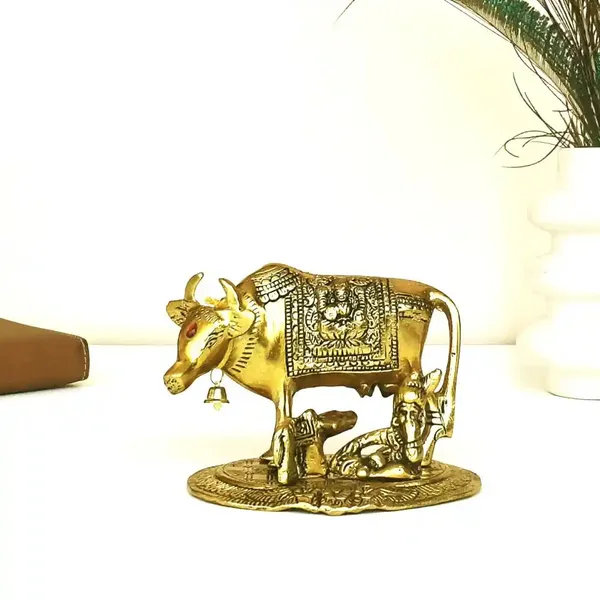 Divine_Kamdhenu_Cow_And_Calf_Showpiece_With_Makhan_Chor_Laddu_Gopal