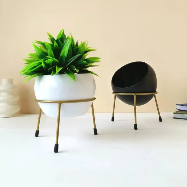 Set_Of_2_Radiant_Black_And_White_Metal_Pots_With_Stand_Flower_Vases