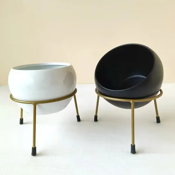 Set_Of_2_Radiant_Black_And_White_Metal_Pots_With_Stand_Flower_Vases