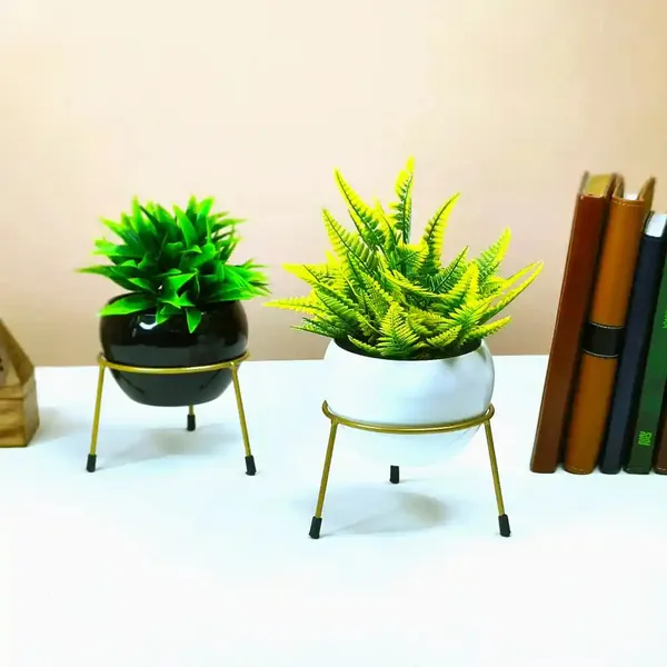 Set_Of_2_Radiant_Black_And_White_Metal_Pots_With_Stand_Flower_Vases
