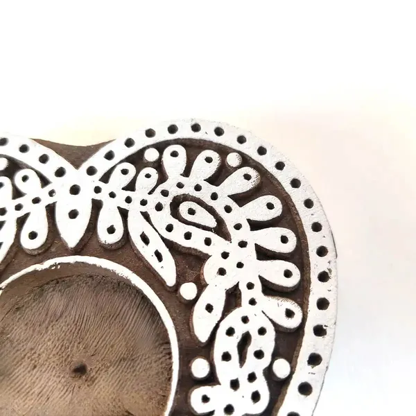 Handcrafted_Heartshaped_Wooden_Tea_Light_Candle_Holder_For_Festive_&_Home_Decoration