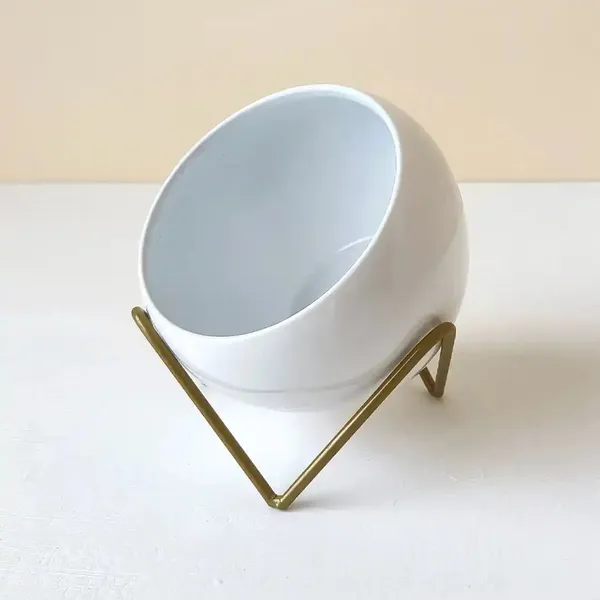 Set_Of_2_Radiant_White_Metal_Pots_With_Stand_Flower_Vases