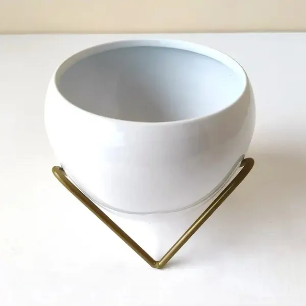 Set_Of_2_Radiant_White_Metal_Pots_With_Stand_Flower_Vases