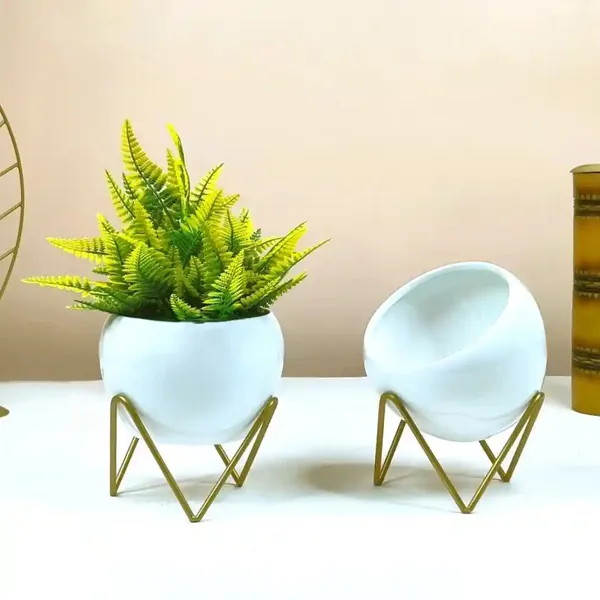 Set_Of_2_Radiant_White_Metal_Pots_With_Stand_Flower_Vases