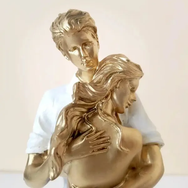 Romantic_Resin_Couple_Romantic_Home_Decor_Sculpture_Showpiece