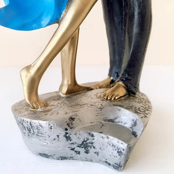 Romantic_Resin_Couple_Romantic_Home_Decor_Sculpture_Showpiece
