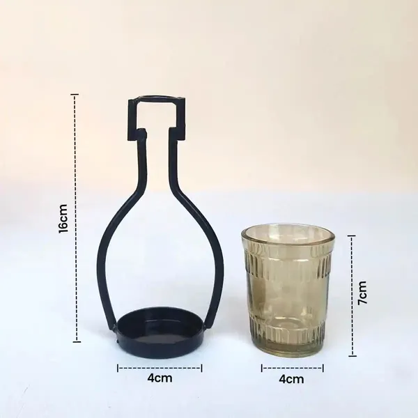 Vintage_Lantern_Design_Candle_Stand_Metal_Frame_And_Glass_Candle_Holder_For_Festive_Ambience
