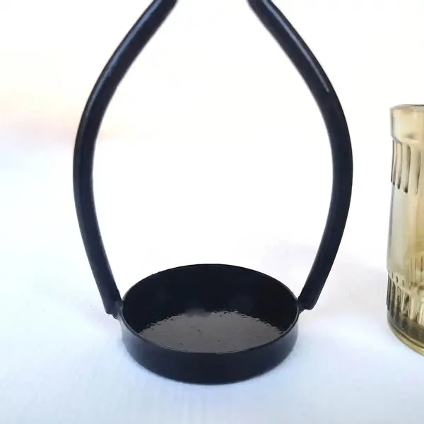 Vintage_Lantern_Design_Candle_Stand_Metal_Frame_And_Glass_Candle_Holder_For_Festive_Ambience