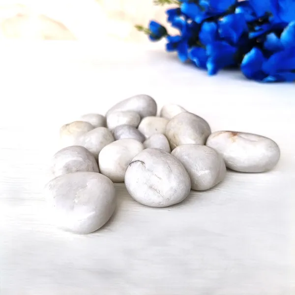 Polished_White_Decorative_Pebbles