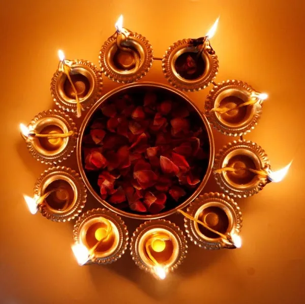 Elegant_Golden_Diya_Urli_for_Diwali_Decorations_and_Pooja_Ceremonies
