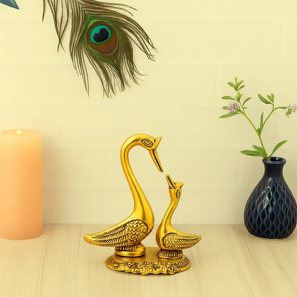 Elegant_Golden_Swan_Pair_Statue_for_Home_Decor