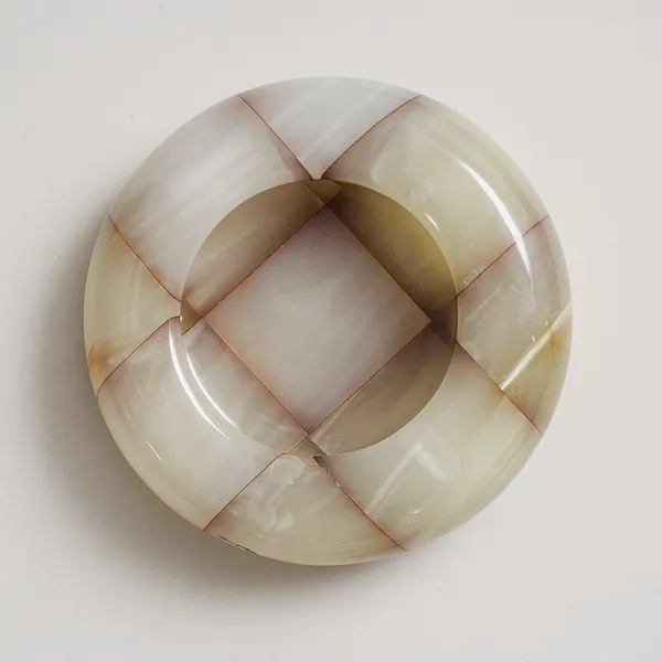 Elegant_Marble_Ashtray_for_a_Sophisticated_Ambiance