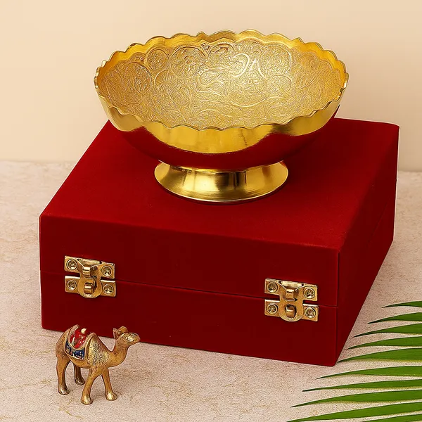 Exquisite_Golden_Metallic_Footed_Bowl_with_Intricate_Embossed_Floral_Patterns