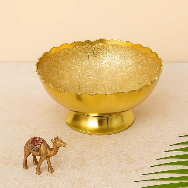 Exquisite_Golden_Metallic_Footed_Bowl_with_Intricate_Embossed_Floral_Patterns