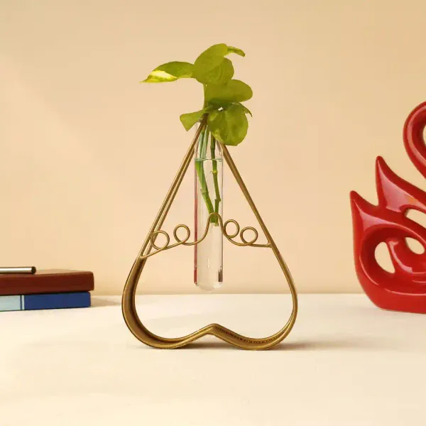 Heartshaped_Golden_Metal_Flower_Vase_With_Transparent_Glass_Tube_For_Home_Decor_Ideal_For_Living_Room_Bedroom_And_Office