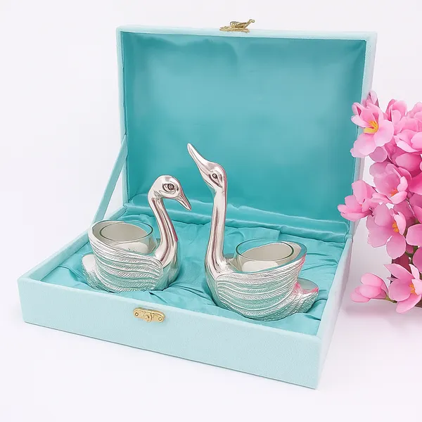 Luxury_Silver_Swan_Candle_Holders_Pair_for_Home_and_Gift