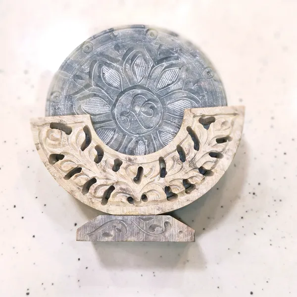 Marble_Coaster_Set_with_Intricate_Floral_Patterns