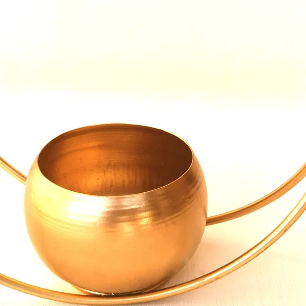 Golden_Moon_Shaped_Planter_For_Home_And_Office_Decor_Flower_Pot