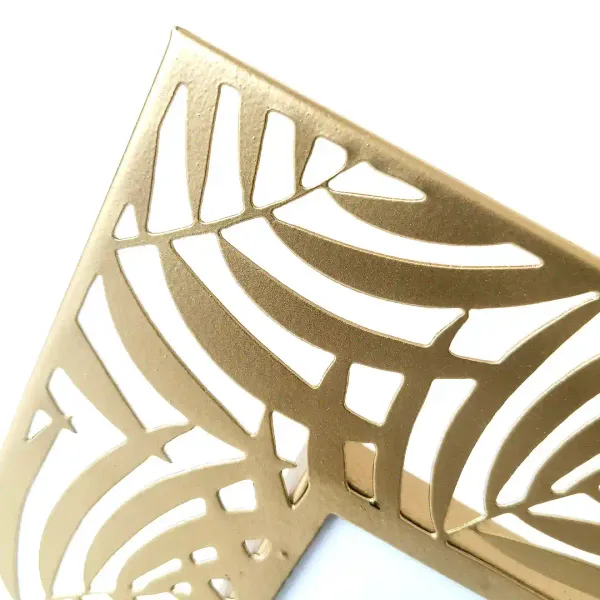 Golden_Finish_Metal_Photo_Frame_For_Table_Decor