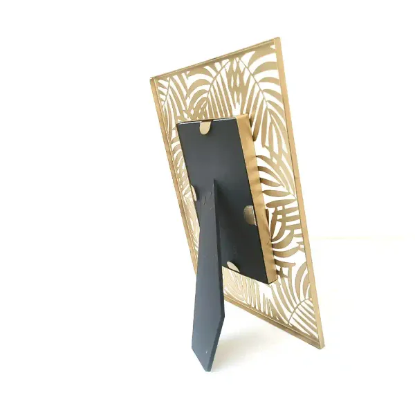 Golden_Finish_Metal_Photo_Frame_For_Table_Decor