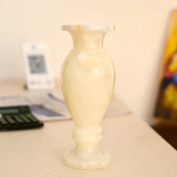 Luxurious_White_Marble_Vase