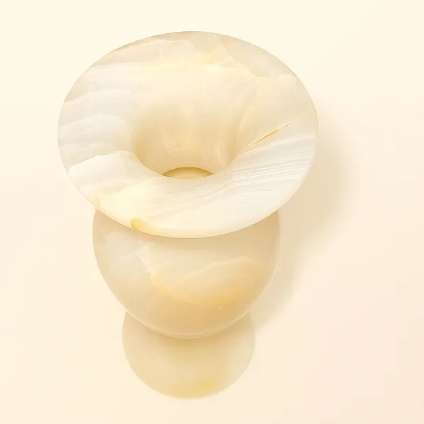 Luxurious_White_Marble_Vase