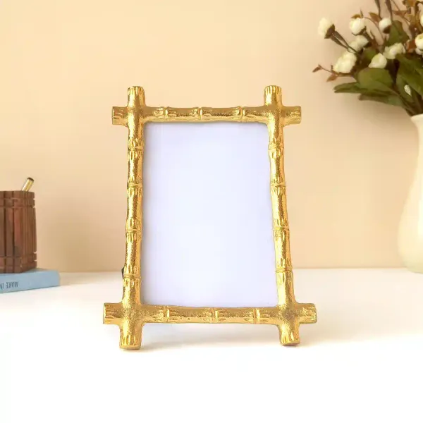 Golden_Finish_Metal_Photo_Frame_For_Table_Decor