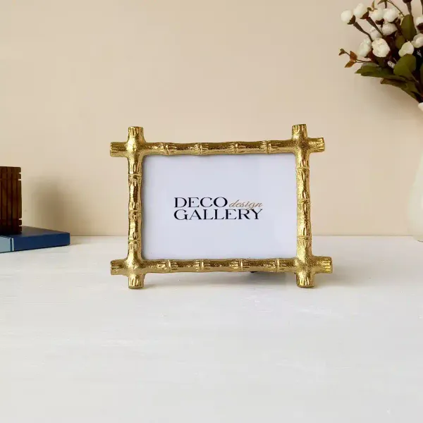 Golden_Finish_Metal_Photo_Frame_For_Table_Decor