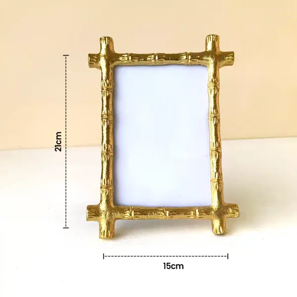 Golden_Finish_Metal_Photo_Frame_For_Table_Decor