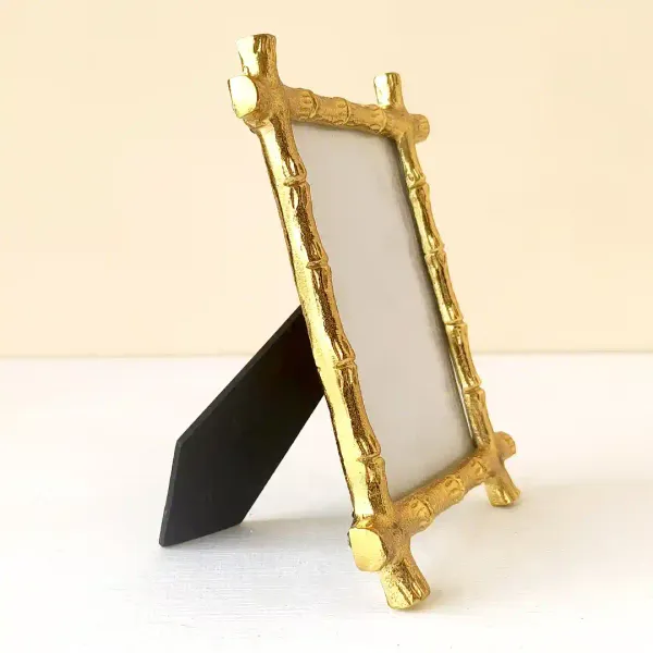 Golden_Finish_Metal_Photo_Frame_For_Table_Decor