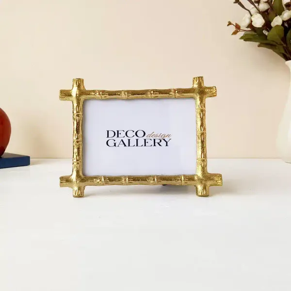 Golden_Finish_Metal_Photo_Frame_For_Table_Decor
