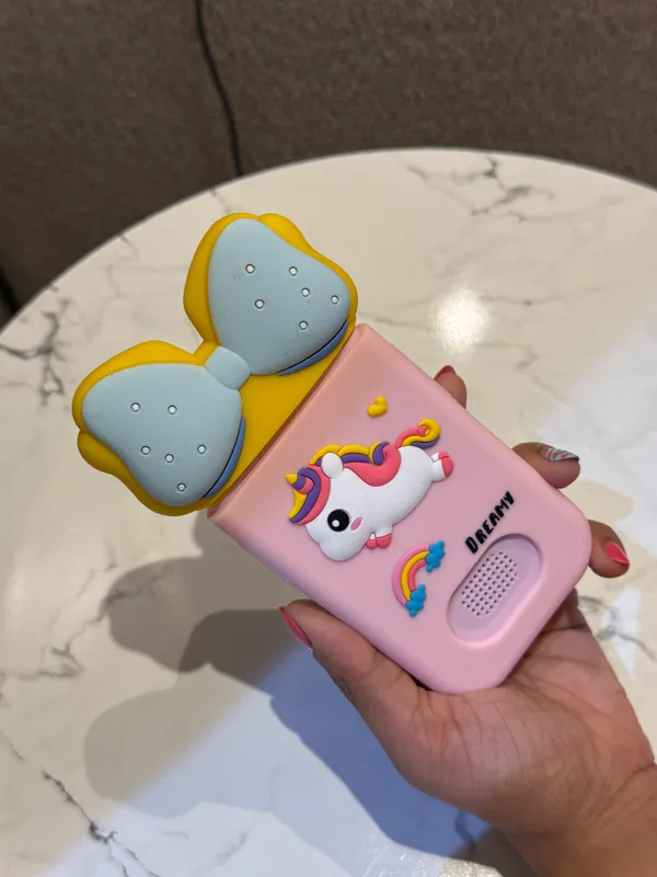 Kids_Smart_Phone_Camera_with_Front_&_Back_Camera,_Games,_Music,_Alarm_&_More_All-in-One_Fun_Gadget