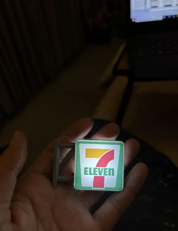 7_Eleven_Fridge_Magnet_No_Music_Only_LED_light)_Small